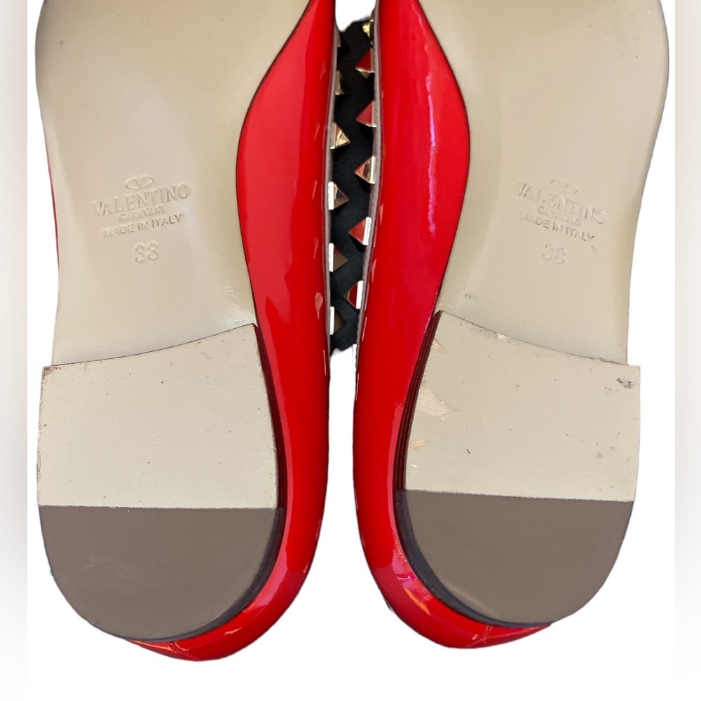 VALENTINO PATENT ROCKSTUD BALLET FLATS - Picture 3 of 5